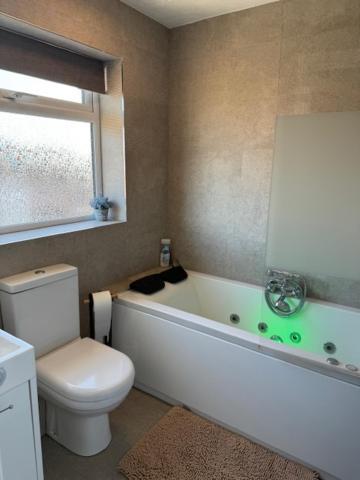 Netflix Home Jacuzzi Gym Fast Wifi Ps5 Free Parking 2 Spaces Hereford Exterior photo